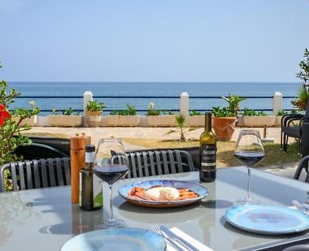 Newly Renovated 2 Bedroom Beachfront House Sitio de Calahonda Bagian luar foto