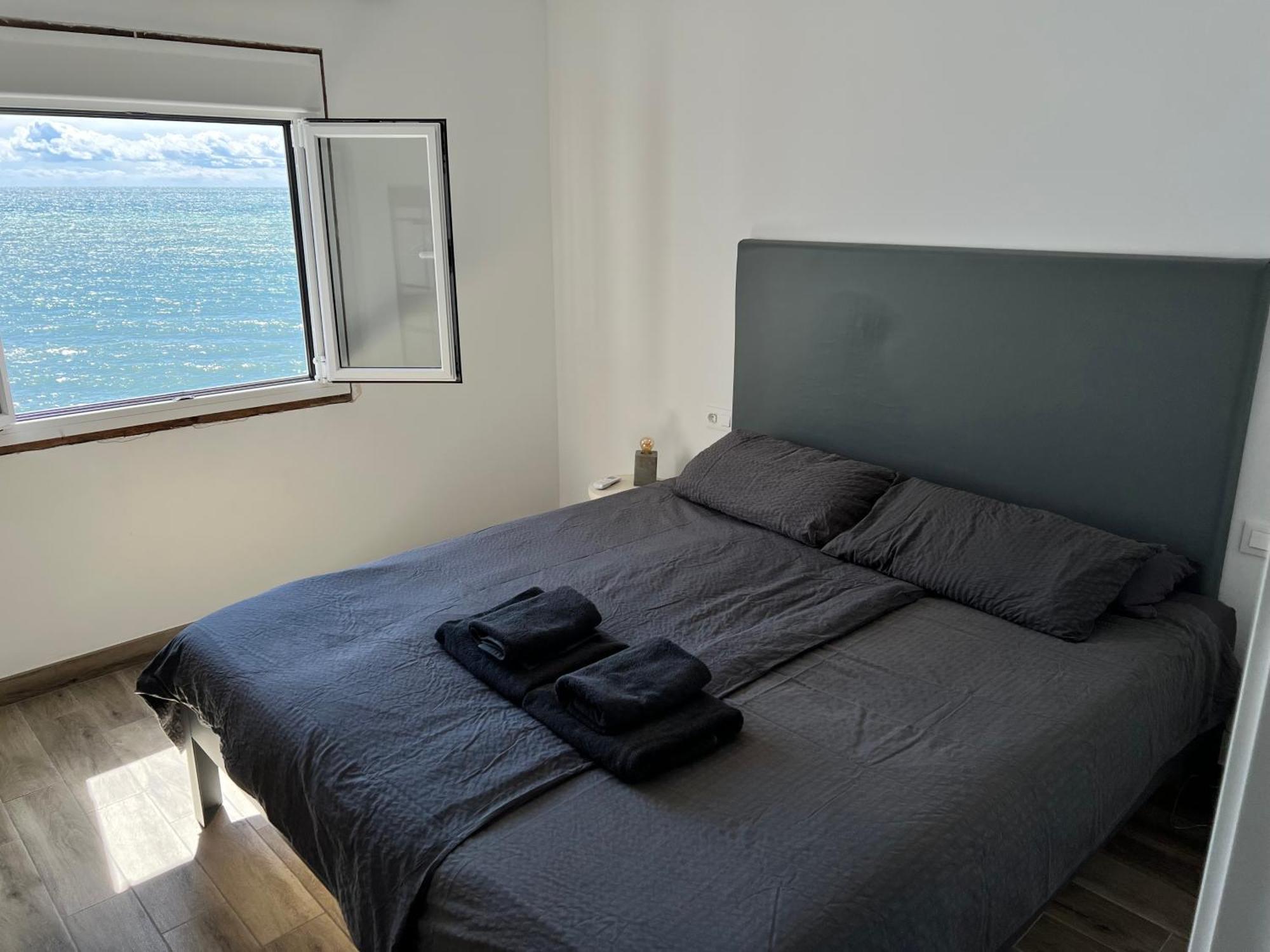 Newly Renovated 2 Bedroom Beachfront House Sitio de Calahonda Bagian luar foto