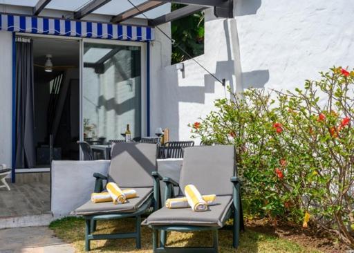 Newly Renovated 2 Bedroom Beachfront House Sitio de Calahonda Bagian luar foto