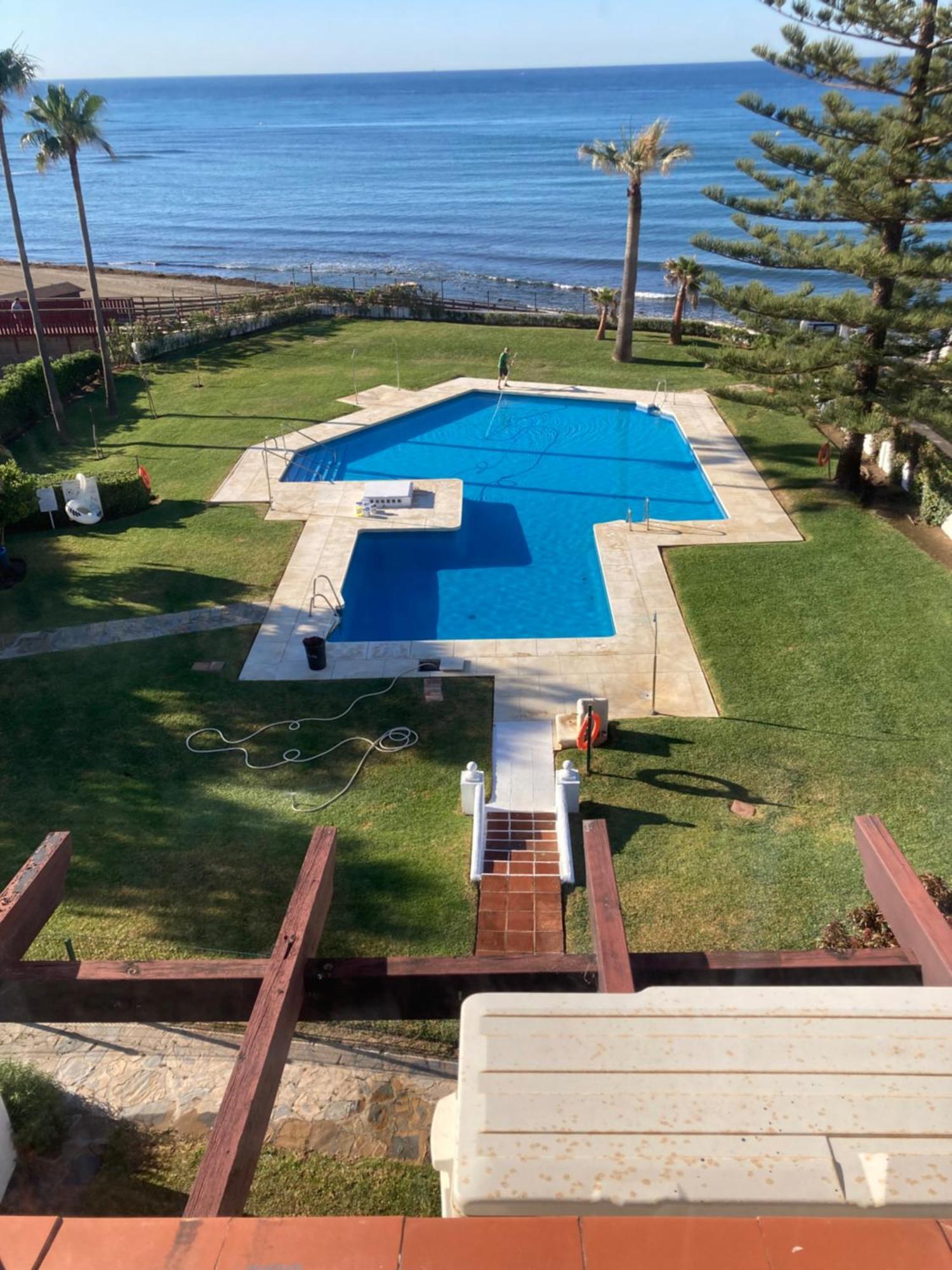 Newly Renovated 2 Bedroom Beachfront House Sitio de Calahonda Bagian luar foto
